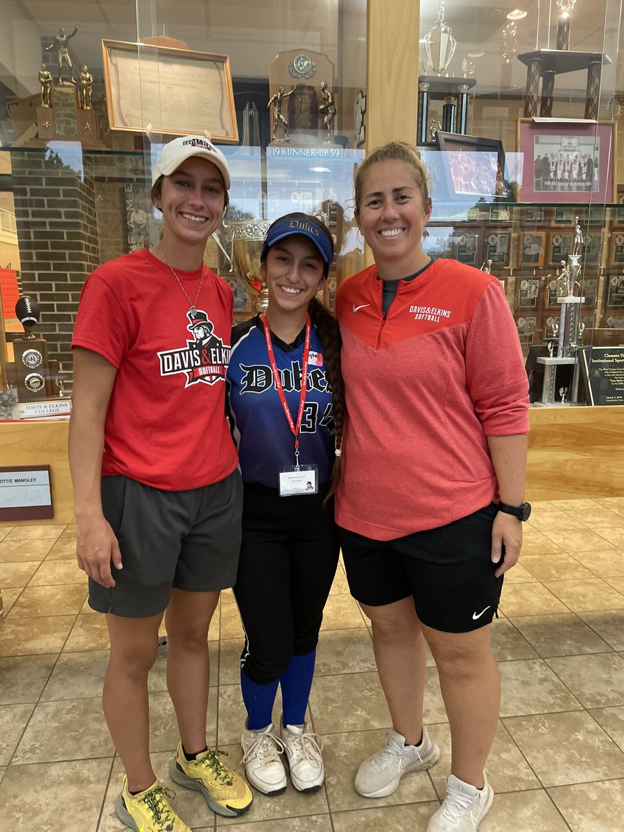 maybellene42's tweet photo. Had an amazing time with @SenatorsSB this past weekend! Thank you so much to @CoachFracks, @CoachKellsi, and all of the girls on the team for having me out and for making me feel so welcome! #SenatorNation https://t.co/XKetFoHb6s