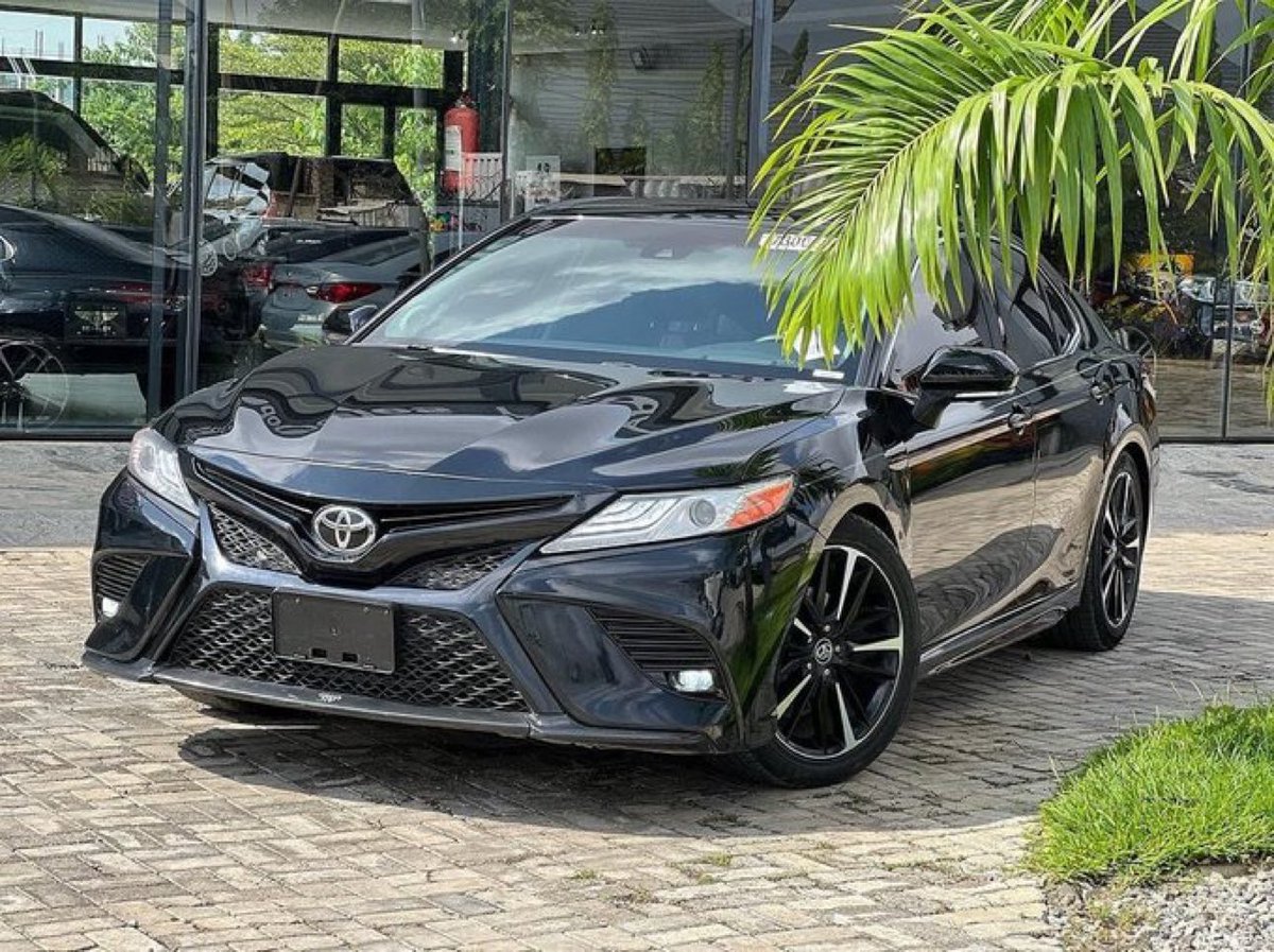Waspapping_'s tweet photo. Sokoto State Governor has purchased hundreds of Toyota Camry XSE(Batman) to be used as taxi in Sokoto state

Each car cost N19.5 million. 

For context; Sokoto state has a poverty rate of 70%. 

Priorities, Priorities, man. https://t.co/L85gljMKXa