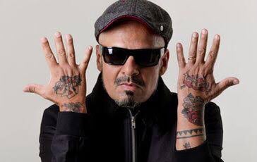 Bom dia! 
Hoje, excepcionalmente, não haverá episódio do #PodcastDoThunder.
Mas, na quinta-feira, a gente faz uma edição ao vivo com o titã <a href="/sergioBritto/">Sérgio Britto</a> às 21h30.
😉