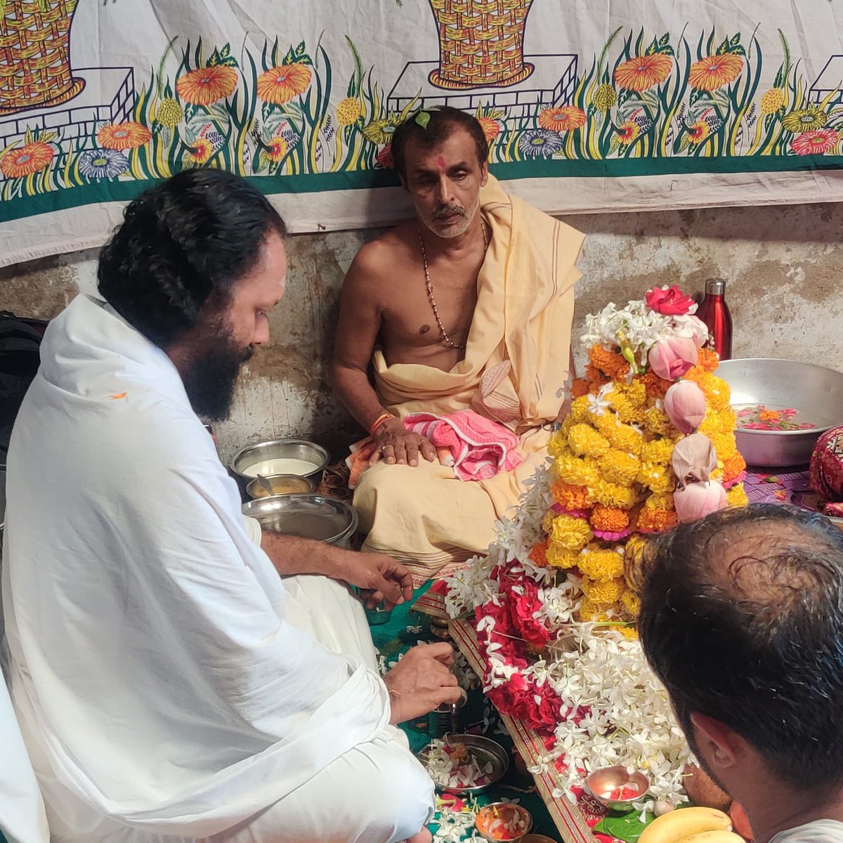 JGDSwamiji's tweet photo. #SravanRudraPuja2023 today morning Pooja from a factory at #Nikol #Ahmedabad #VDSGujarat
@AOLGujarat @Vaidicpujas https://t.co/vOgdDsh5UR