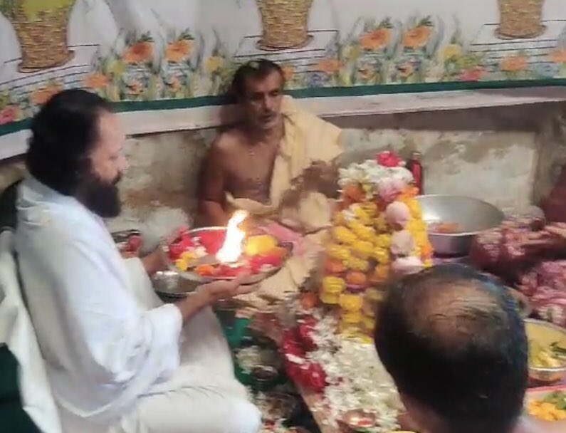 JGDSwamiji's tweet photo. #SravanRudraPuja2023 today morning Pooja from a factory at #Nikol #Ahmedabad #VDSGujarat
@AOLGujarat @Vaidicpujas https://t.co/vOgdDsh5UR