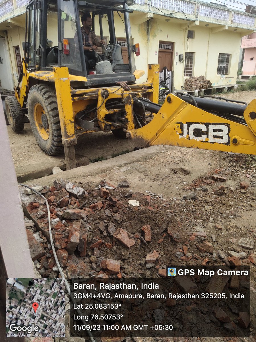 kush_kHus's tweet photo. This is the kind of Urban infra development , Construction of road carriageway and storm water drainage without the facility of Sewerage in densely populated Housing board Colony , Baran, Rajasthan. All the householders are just doing away with Soakpits/Sceptic Tank. @CMRajasthan https://t.co/pCCKPwI59i