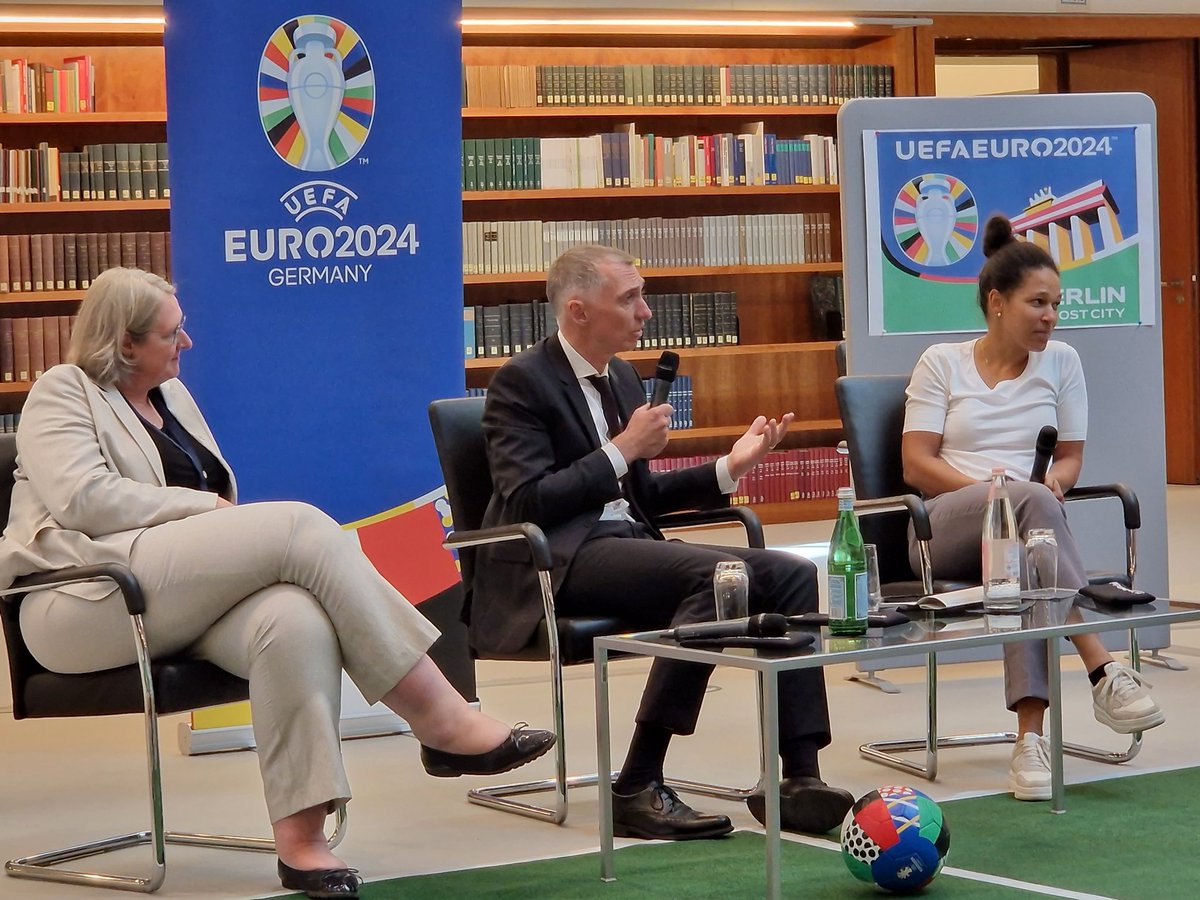 La politique climatique et de sécurité en tête de l'agenda, mais aussi des impulsions pour la #diplomatiedesvilles et la #diplomatiedusport. L'équipe 🇩🇪de ⚽️ féminine olympique l'année prochaine à #Bordeaux? J'adorerais ça ! @FCGBWomen @DFB_Frauen @FFF @Paris2024