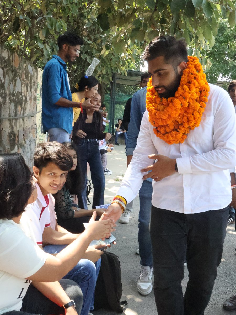 RishabhDUSU's tweet photo. DUSU 2023 चुनाव के प्री कैंपेन अनुरूप राम लाल आनंद कॉलेज में एबीवीपी के पक्ष में प्रचार किया व सभी छात्रों से छात्रहित में एबीवीपी को भारी बहुमत से जिताने की अपील की..
@DUSUofficial
@UnivofDelhi
@ABVPVoice
@ABVPDelhi
#SupportABVP #SupportRishabhChoudhary #JoinRishabhChoudhary https://t.co/coaKfUv1FF