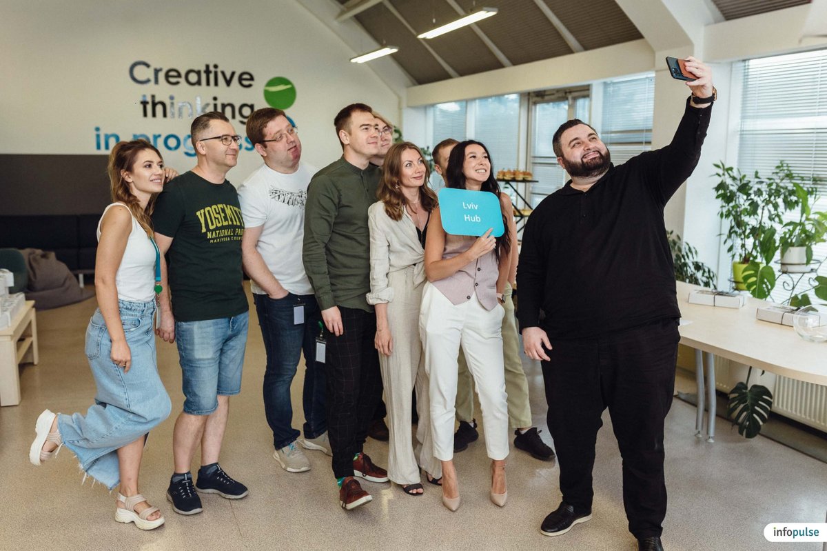 Infopulse_de's tweet photo. Ende Juli trafen sich die Infopulser in unserem Hub in Lviv, um sich in einer weniger formellen Umgebung zu unterhalten und Spaß zu haben. Und mit dieser kleinen Party beginnen wir eine neue Tradition, jeden Sommer einen 'Hub Day' in allen unseren Hubs zu feiern. Tolle Fotos hier https://t.co/0Pj8v4fKg7