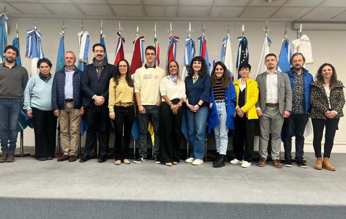 AECIM_org's tweet photo. ๐ข Viajamos a Argentina y Paraguay para intercambiar experiencias en el proyecto #METAVET
๐ฏ El objetivo es mejorar y ajustar la oferta de #FP
๐ข @FundacionUOCRA @unsamoficial o @ctaparaguay fueron algunas las instituciones que visitamos
๐ปMรกs info ๐๐ป https://t.co/LCgZL7qfMu https://t.co/2xNkZBA84G
