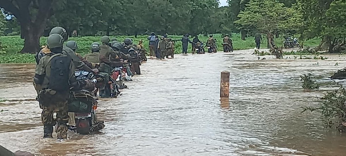 Dsiribie's tweet image. #Burkina | Message de l’#EMGA : 
« Faire face à l'adversité...
Braver les menaces...
Affronter les épreuves...
Surtout...AVANCER MALGRÉ TOUT! 🇧🇫🇧🇫🇧🇫
#Vaincre_le_terrorisme_ensemble ».