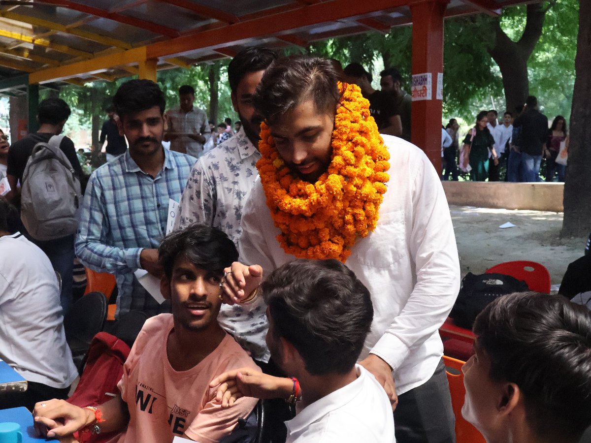 RishabhDUSU's tweet photo. DUSU 2023 चुनाव के प्री कैंपेन अनुरूप राम लाल आनंद कॉलेज में एबीवीपी के पक्ष में प्रचार किया व सभी छात्रों से छात्रहित में एबीवीपी को भारी बहुमत से जिताने की अपील की..
@DUSUofficial
@UnivofDelhi
@ABVPVoice
@ABVPDelhi
#SupportABVP #SupportRishabhChoudhary #JoinRishabhChoudhary https://t.co/coaKfUv1FF