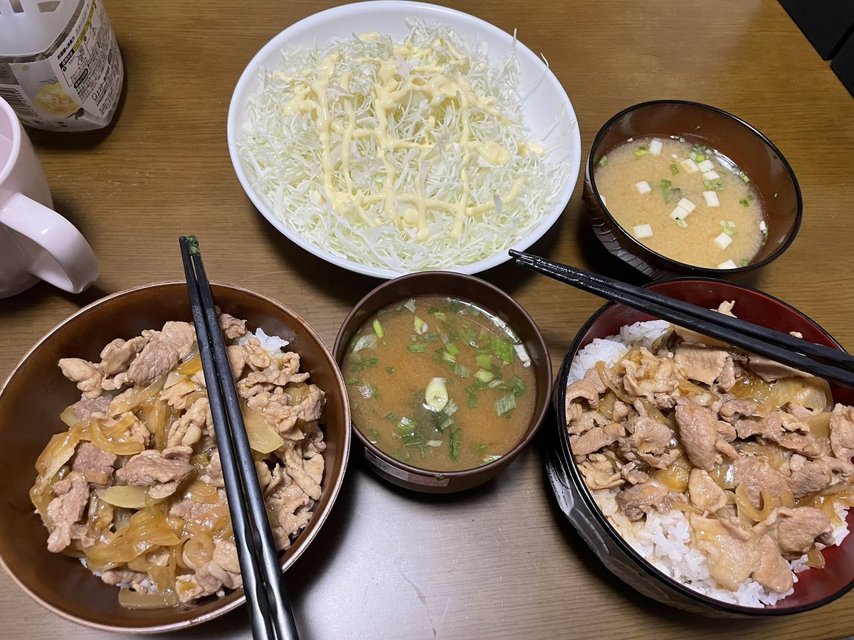 trytry8023's tweet photo. 二度目の豚丼！簡単で美味しい！
明日は会社の健康診断いくからそろそろ仕事も始まるんだ…こんなのんびりの時間はもう終わる… https://t.co/5pW8FNC1L4