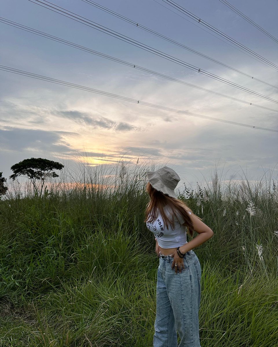 eshara__'s tweet photo. In her own lil world https://t.co/V3hKqijmd9