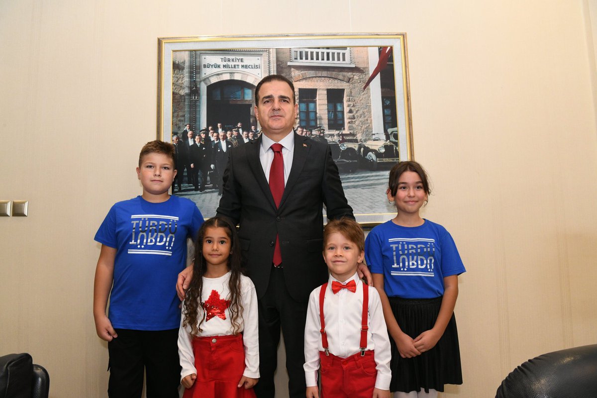 mugla_mem's tweet photo. Eğitim camiamızın İlköğretim Haftasını kutlayan Muğla Valimiz Sn. @idrisakbiyik, 2023-2024 eğitim öğretim yılının ülkemize ve ilimize hayırlı olması temennisinde bulunarak tüm öğrenci ve öğretmenlerimize başarı ve mutluluklar getirmesi diledi.

@tcmeb @tcmuglavaliligi @emrecay55 https://t.co/nMvGCRT18E