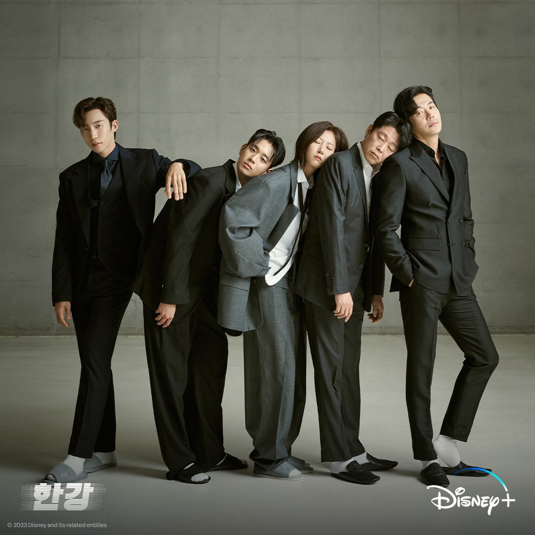 TheAnnyeongOppa's tweet image. Lovable cast members of the upcoming action-comedy series, "Han River Police" 😍❤️

📸: disneypluskr

#HanRiverPolice #KwonSangWoo #KimHeeWon #LeeSangYi #BaeDaBin #ShinHyeonSeung #Disneyplus