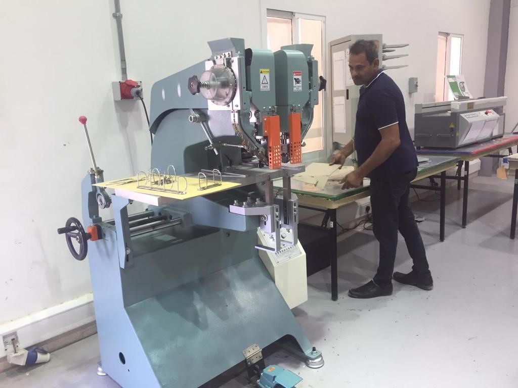 aahtrdg's tweet photo. We succeed to sale Semi Automatic Twin Riveting Machine for Oman Government.
Model: HTX-13 TRX-S https://t.co/1eKtqyBGrF