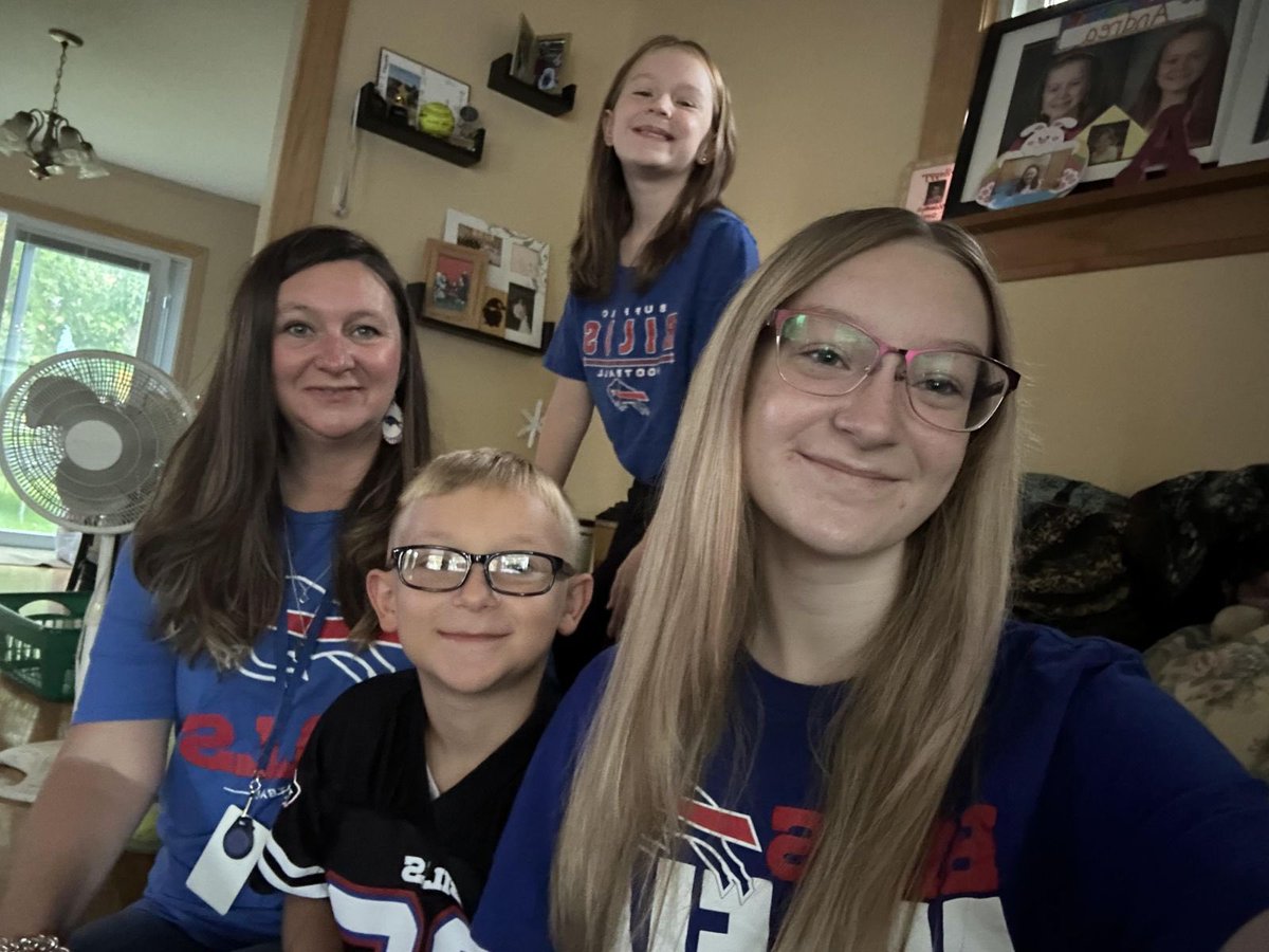 aj_nye's tweet photo. I’m not a bills fan but my family looks cute today. https://t.co/AqdEo5jLBh
