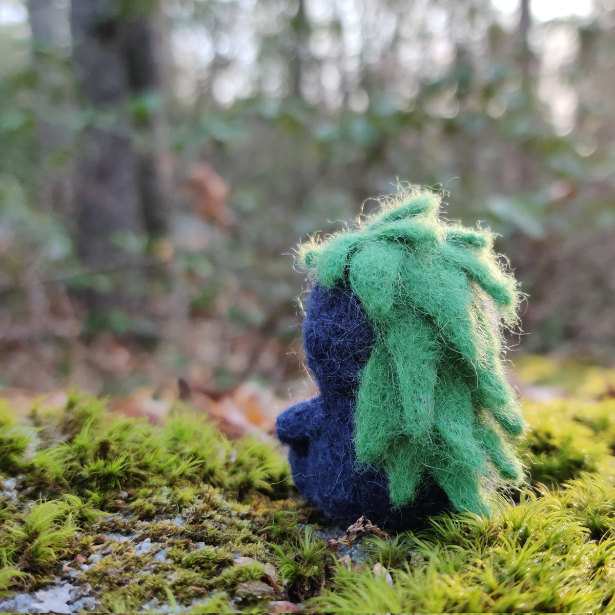 WhimsicalFiber's tweet photo. This strange little guy was inspired by an auto-generated sprite from Pokemon Fusion (Oddish / Pikachu). Quick fun little project. 💚

#needlefelting #woolart #fiberart #pokemon #cute #tiny #felted #wool #feltingart https://t.co/1HI8bjagwj