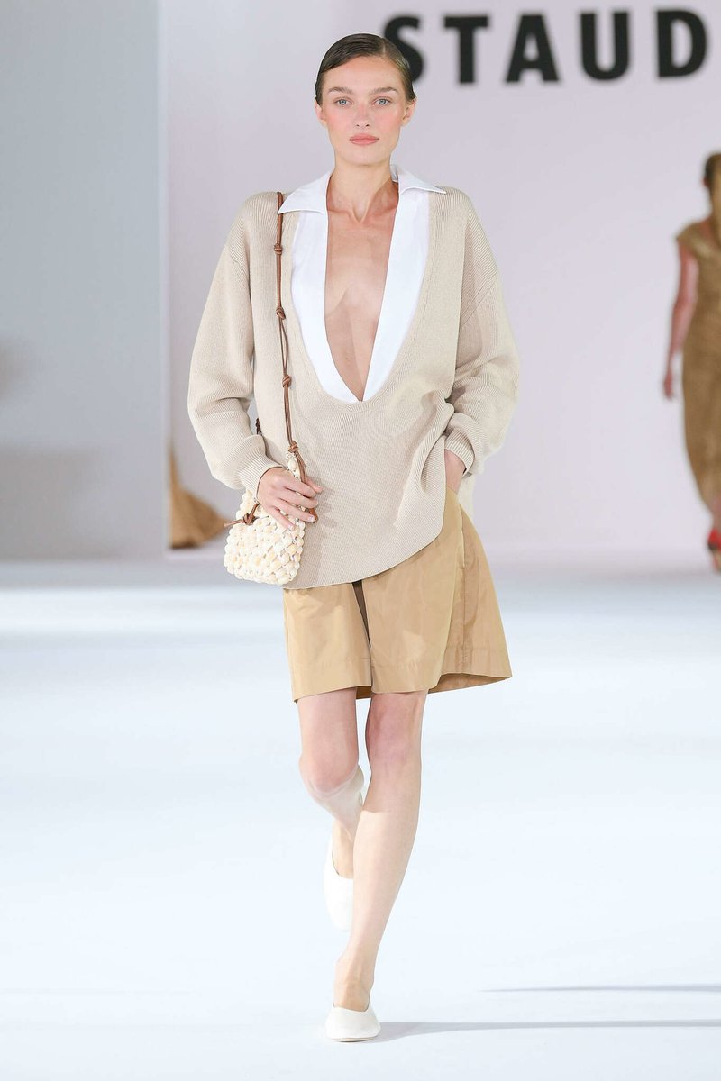 kendam_com's tweet image. Staud Spring Summer 2024 collection fashion show at New York Fashion Week SS24 (September 10, 2023) kendam.com/news/fashion-s… 

#Staud #SS24 #Runway #FashionWeek #NewYork #NYFW #Kendam