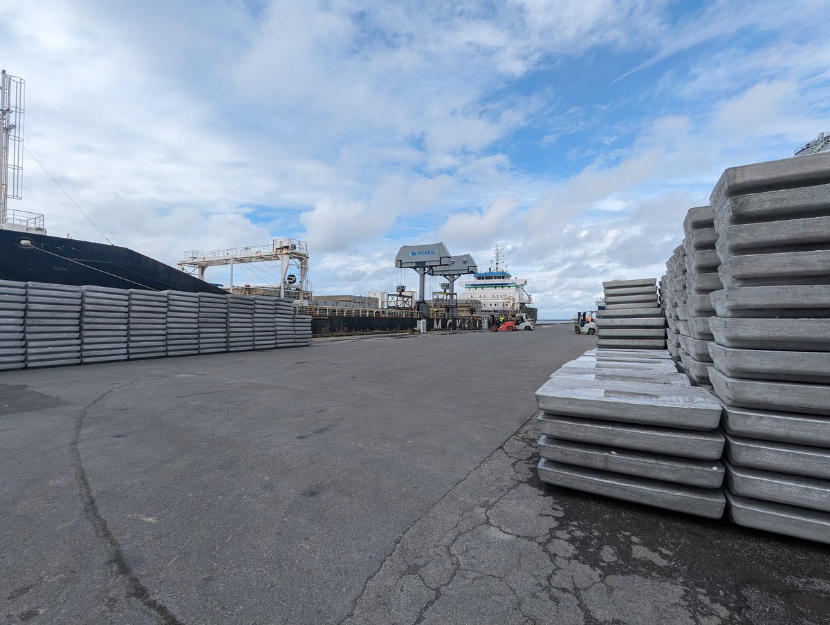 PortOswego's tweet photo. Over the weekend we had a visit from the Evans Spirit with a load of aluminum. #portoswego https://t.co/Lb17l5x1rn
