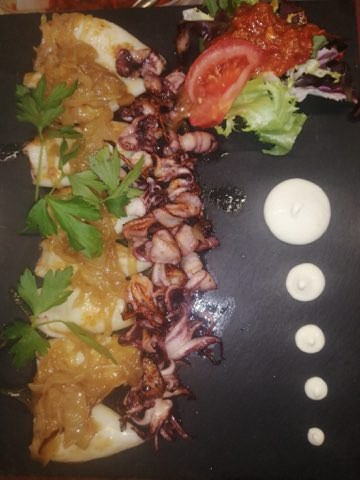 ChipironToledo's tweet photo. Comer o cenar de raciones en #ElChipirónDeToledo. Si te gustan las #raciones, tienes una buena excusa para visitarnos esta semana o cuando tú quieras ya que contamos con una amplia variedad de raciones, con cantidades generosas, precios económicos y un sabor irresistible. #toledo https://t.co/JOxSLfD9Xu