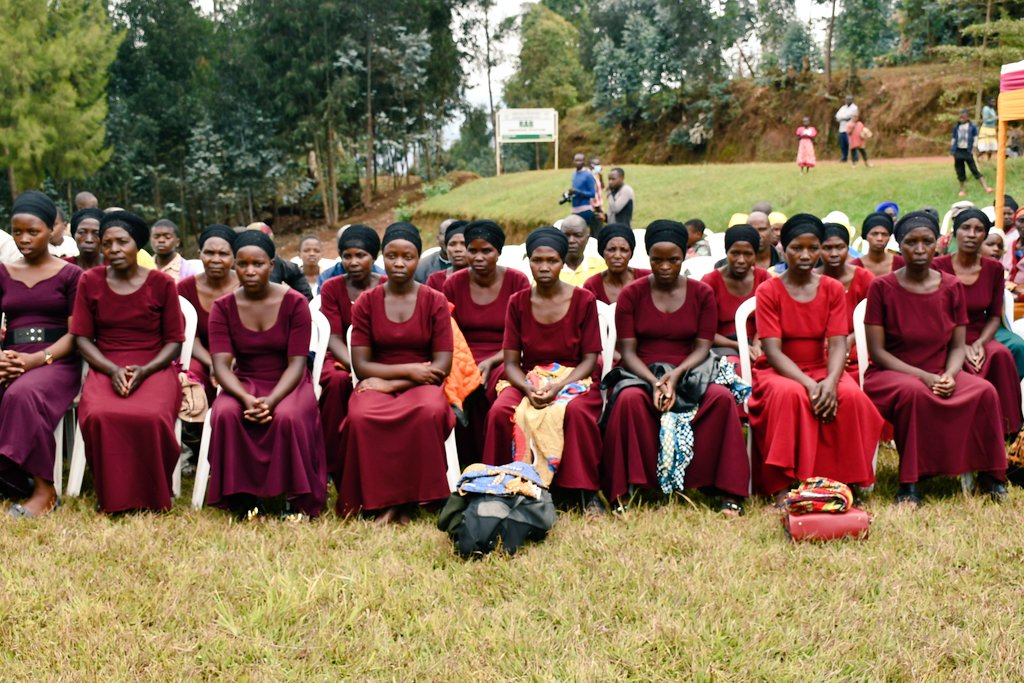 RwandaNorth's tweet image. Umushumba Mukuru w'Itorero #ADEPR yavuze ko muri iki cyumweru cyahariwe Ubuzima, hateganyijwe ibikorwa bitandukanye, birimo ubukangurambaga ku isuku n'isukura, kwigisha gutegura indyo yuzuye mu rwego rwo kurwanya imirire mibi n'igwingira, kurwanya inda ziterwa abangavu,...