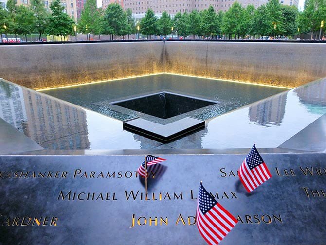 1/2 🧵
Tuesday, September 11, 2001. We will never forget. #NeverForget911

Today, we honor the those, including my wife, who placed their lives on the line in the minutes, days, and years afterwards. These heroes make us all proud.

I’m praying for all the victims of that attack.