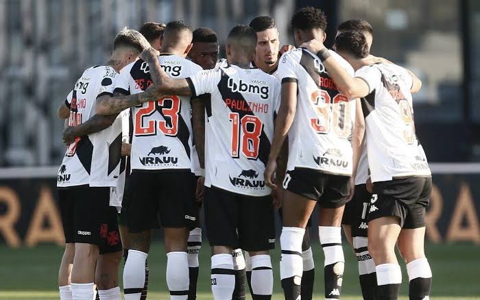 PosTemporada's tweet photo. ⚪⚫Aproveitamento recente do Vasco com Ramon Díaz indica que é possível escapar do rebaixamento.

Se o Vasco tivesse o rendimento de Ramon Díaz desde o início do Campeonato Brasileiro, o time ocuparia a 15ª posição, já que o Goiás possui 37% de aproveitamento. 

📰lance. https://t.co/PJ1MHXuk7L