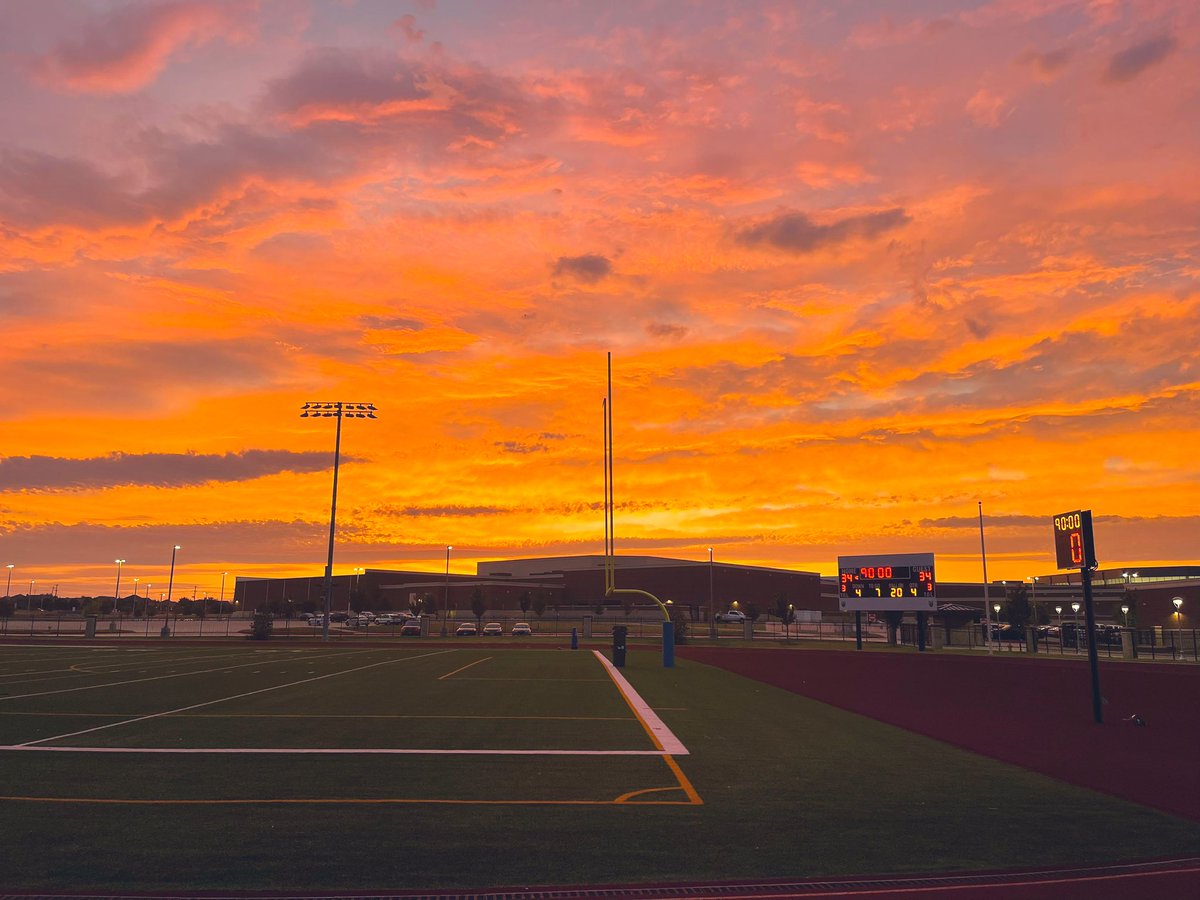 rockhillxctf's tweet photo. Itβs a beautiful morning to put in THE WORK!! #RunRockRun https://t.co/jShae5U1zr