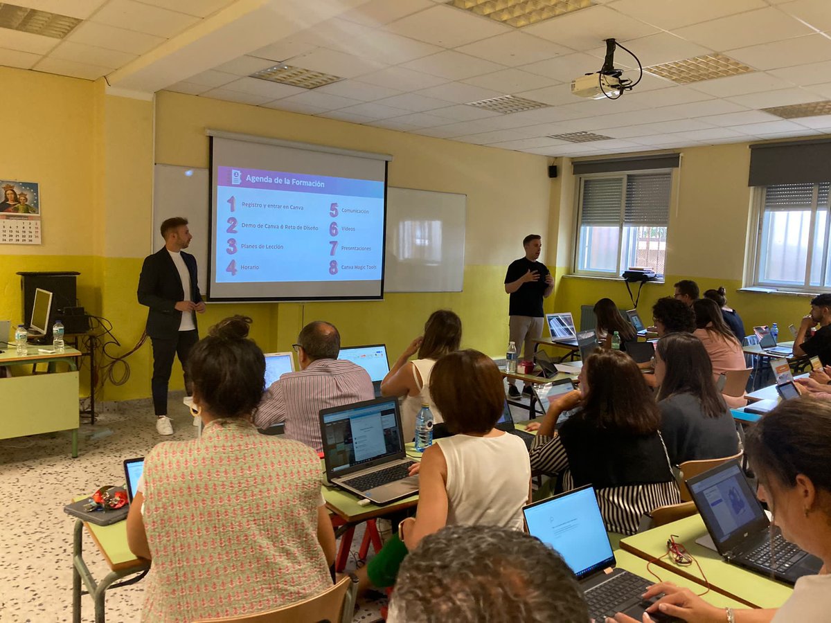 Ha estado genial la mañana de formación que hemos tenido con <a href="/eTwinzEDU/">eTwinz Education</a> sobre <a href="/wakelet/">Wakelet 💙</a> y <a href="/canva/">Canva</a> Muchas gracias a Alberto y Mario!! Con ganas de empezar a ponerlo en práctica en clases!! #Unsueñoparati <a href="/SalesianosEs/">Salesianos España</a> #FP #ESO #GB #GM #GS