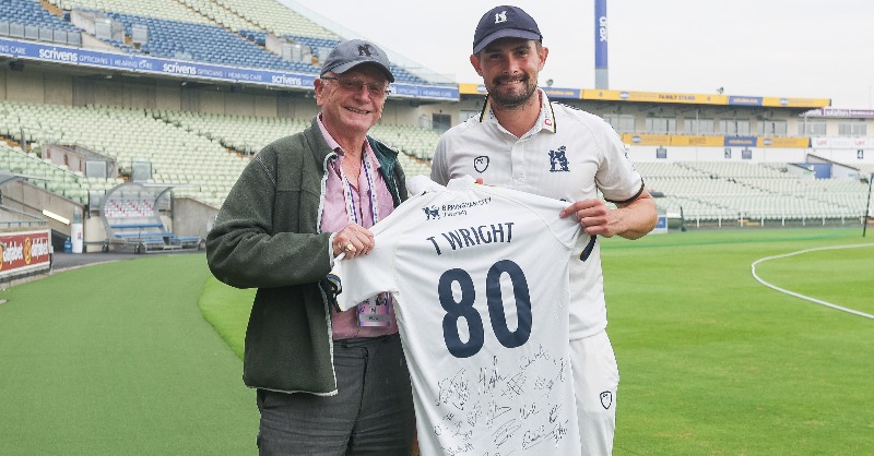 WarwickshireCCC's tweet photo. 𝟴𝟬𝘁𝗵 𝗯𝗶𝗿𝘁𝗵𝗱𝗮𝘆 𝘀𝘂𝗿𝗽𝗿𝗶𝘀𝗲 𝗳𝗼𝗿 𝗹𝗶𝗳𝗲𝗹𝗼𝗻𝗴 𝗕𝗲𝗮𝗿 𝗧𝗲𝗿𝗿𝘆 🥳

Terry Wright's 1st Edgbaston visit was in 1953. 70 years later he's still a regular in the pavilion. 💙

We surprised him with a T Wright 80 shirt signed by the players. 

🐻#YouBears