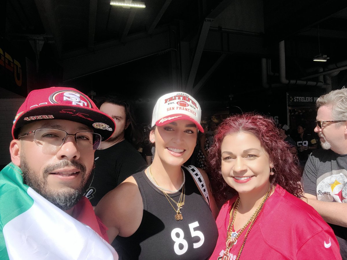 Riverside49ers's tweet photo. Met the Kittles @gkittle46 https://t.co/FnNhXcfFjj