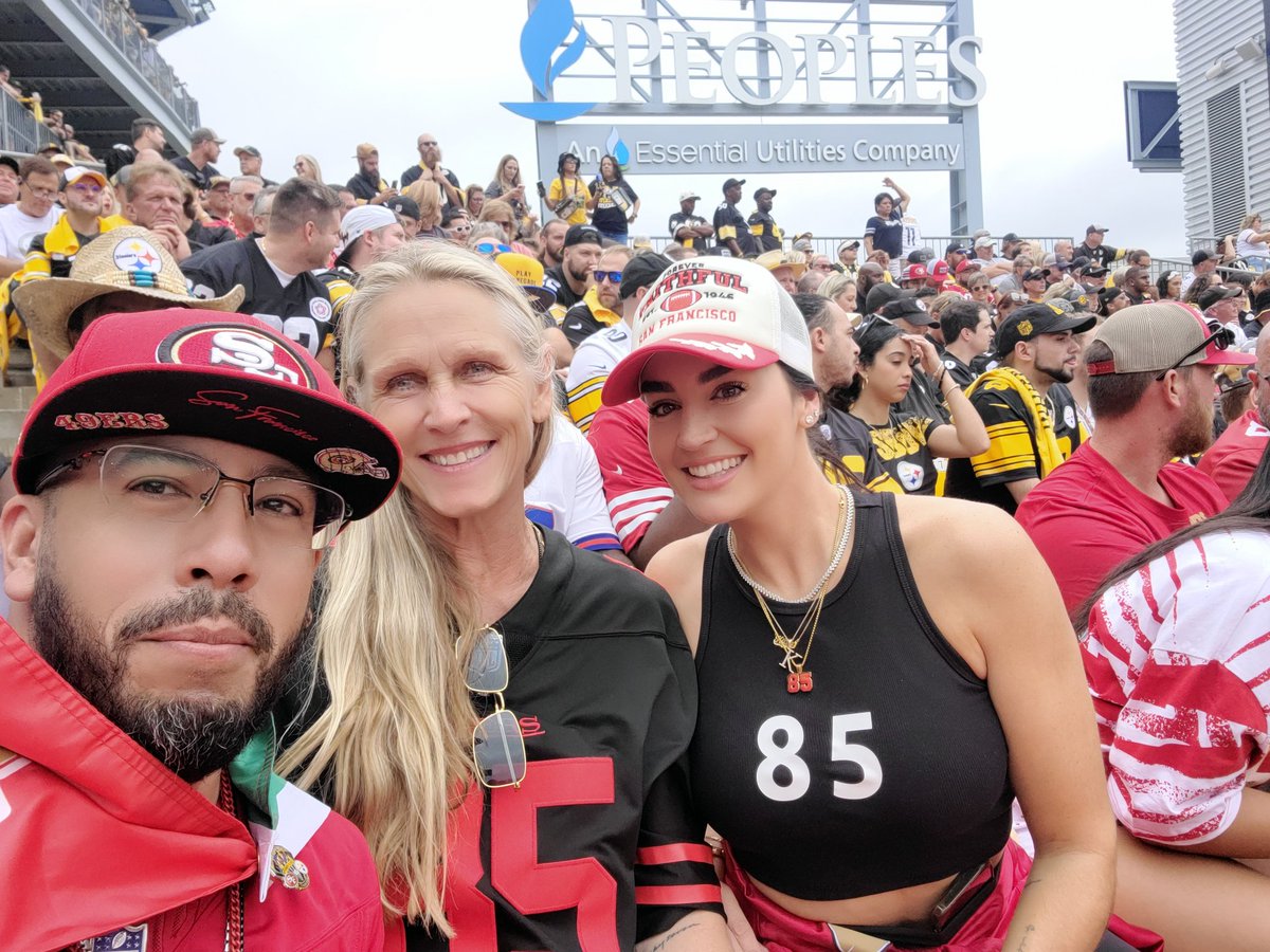 Riverside49ers's tweet photo. Met the Kittles @gkittle46 https://t.co/FnNhXcfFjj