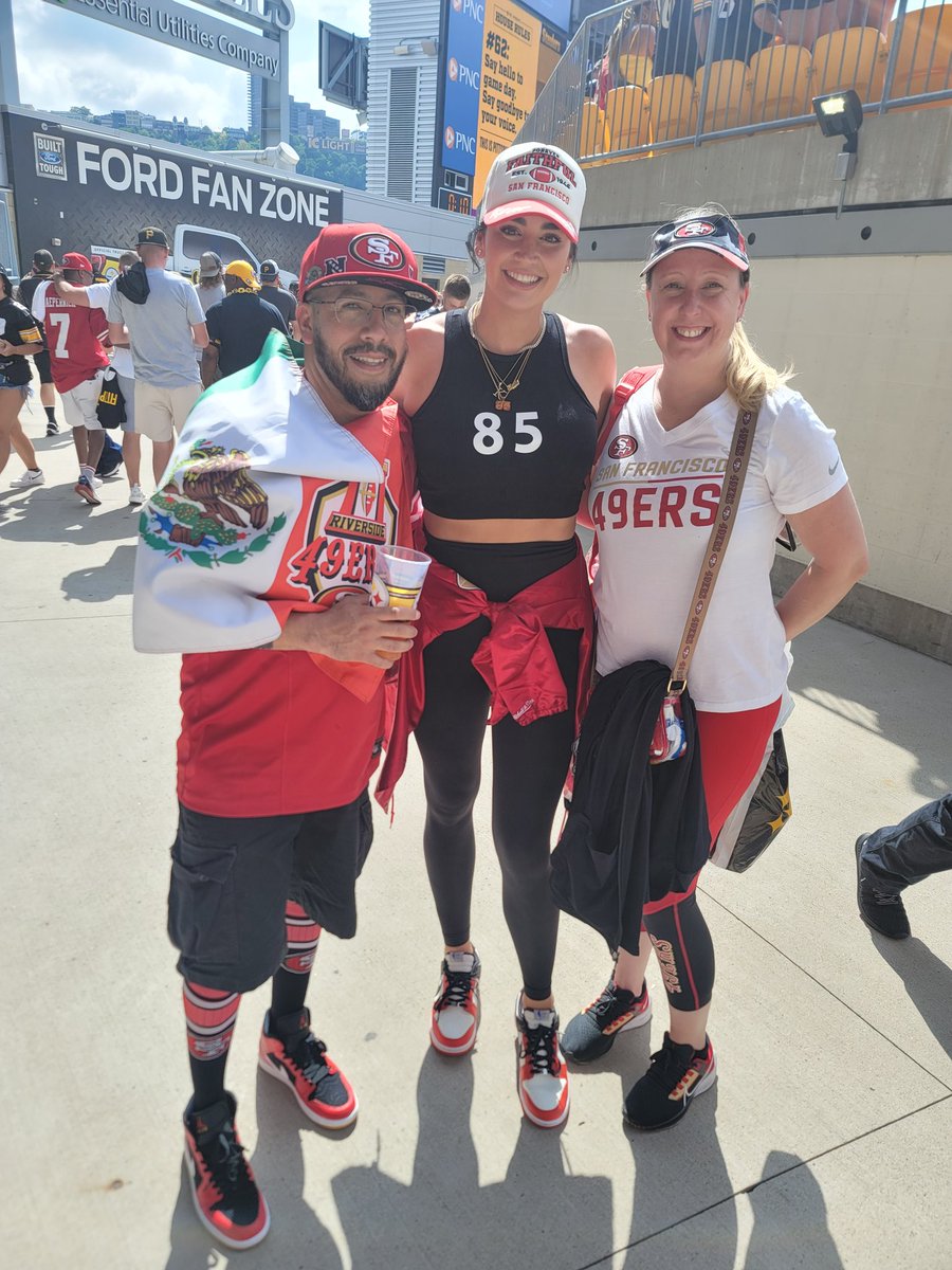 Riverside49ers's tweet photo. Met the Kittles @gkittle46 https://t.co/FnNhXcfFjj