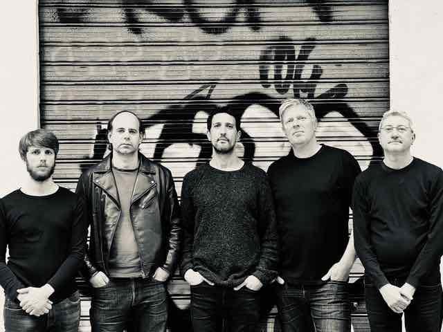 ¡ Conciertazo ! este Viernes 15 sep en el Port Of Spain a las 22:00 h 

Antonio González &amp; Arturo Serra Quintet

Entradas:
portofspainalmeria.com/evento/antonio…

Antonio González : Saxo
Arturo Serra : Vibrafono
Juan Galiardo: Piano
Miquel Álvarez : Contrabajo
Martín Andersen : Batería