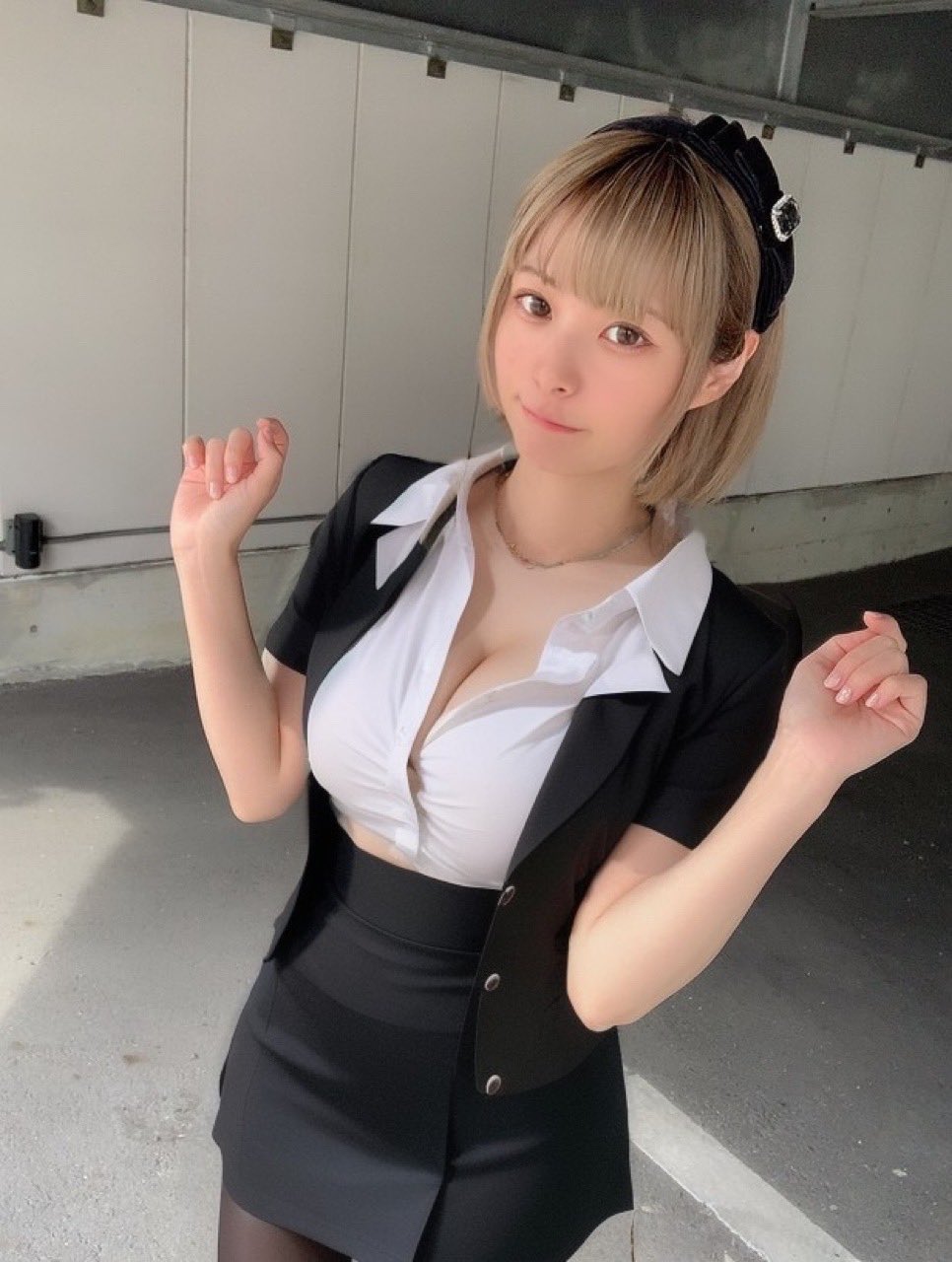 貧乳　個人撮影  / X