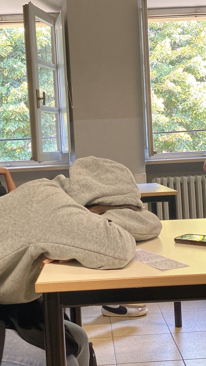 “com’è andato il primo giorno di scuola?” 
io: