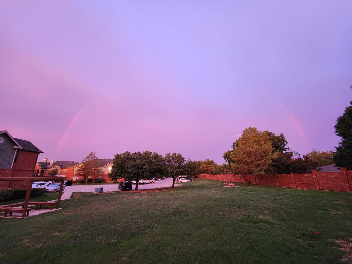 fsi12121's tweet photo. @NWSFortWorth great sunrise in the east with a rainbow in the west. From NRH. #dfwwx #txwx https://t.co/nRi4ZxcFkI