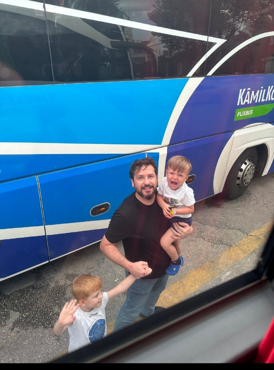 gnlbbcn8764's tweet photo. @MahinurOzdemir Bir öğretmen olarak bizde durumlar böyle... Her birimiz evladımızı bıraktık yollara düştük, çok mu zordu aile birliği vermek? Eşimiz çocuklarımız bi yerde biz bi yerde. Şu çocuklarımızın gözyaşına yazık değil mi? Kadroluyuz aile birliğimiz yok @Yusuf__Tekin
@MahinurOzdemir https://t.co/Qaiuc6fsiU