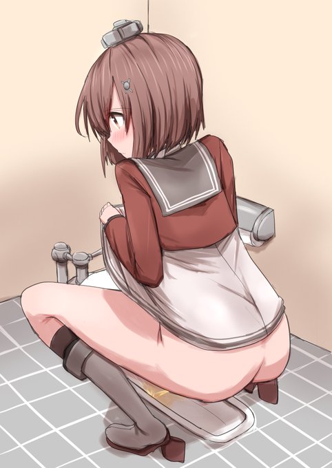 お題の丹陽が和式トイレでおしっこです。 