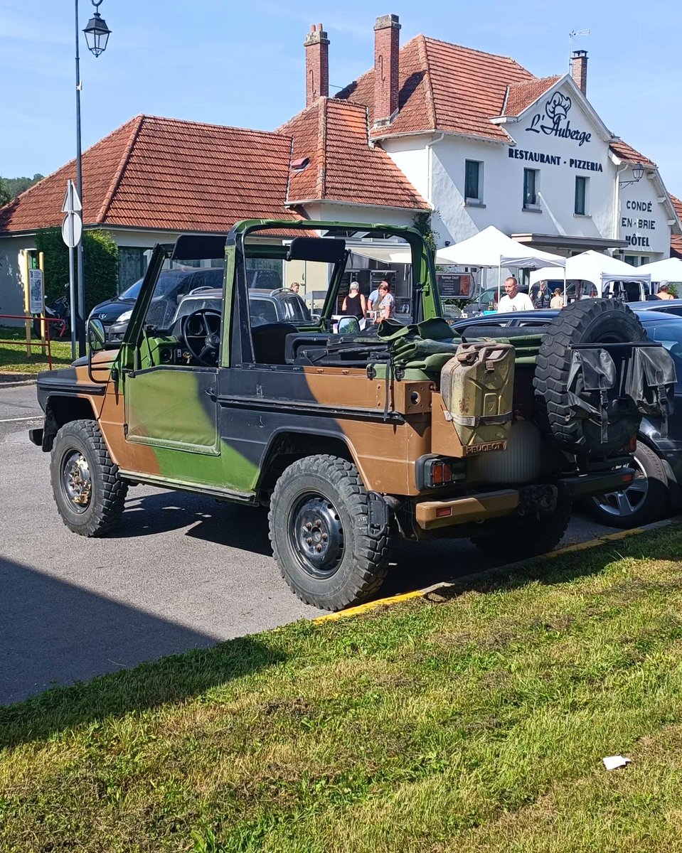 testanddriving's tweet image. Qui se souvient de ce véhicule lors de son service militaire ? Certainement les plus anciens comme moi qui étaient les derniers des contingents avant la fin d'une étape importante dans sa vie. La Peugeot P4 a des liens étroits avec une autre marque. Savez-vous laquelle ?@Peugeot