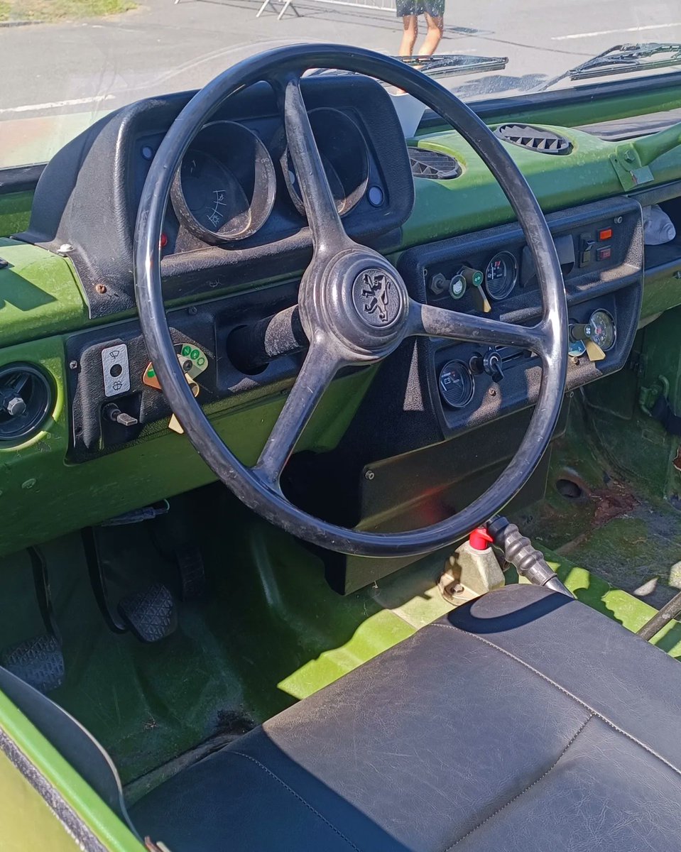 testanddriving's tweet image. Qui se souvient de ce véhicule lors de son service militaire ? Certainement les plus anciens comme moi qui étaient les derniers des contingents avant la fin d'une étape importante dans sa vie. La Peugeot P4 a des liens étroits avec une autre marque. Savez-vous laquelle ?@Peugeot