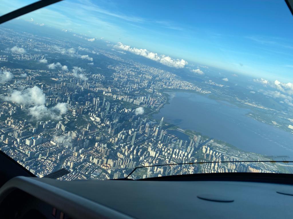 voluxis's tweet image. Whilst in the climb out of Shenzhen, passengers on board our #Praetor 600 enjoyed incredible views over the Chinese city enroute to Zhengzhou. The aircraft has an endurance of nearly eight hours making it one of the best in the super-midsize category - bit.ly/3hZm5Ao