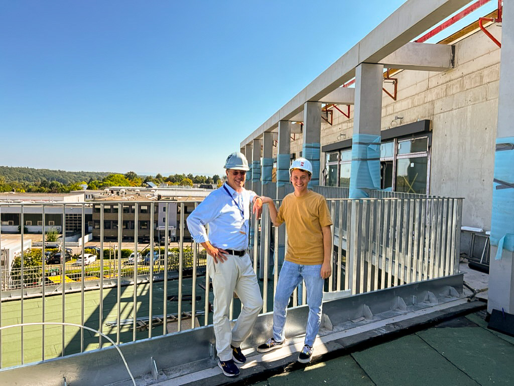 Last Friday, School Director, Tim Kelley, welcomed Colyn Heinze, Bezirksvorsteher von Degerloch (Mayor of Degerloch-Stuttgart) to ISS and gave him a tour of the new Degerloch building. It was an honor.  Looking forward to welcoming him back when the new building is finished.