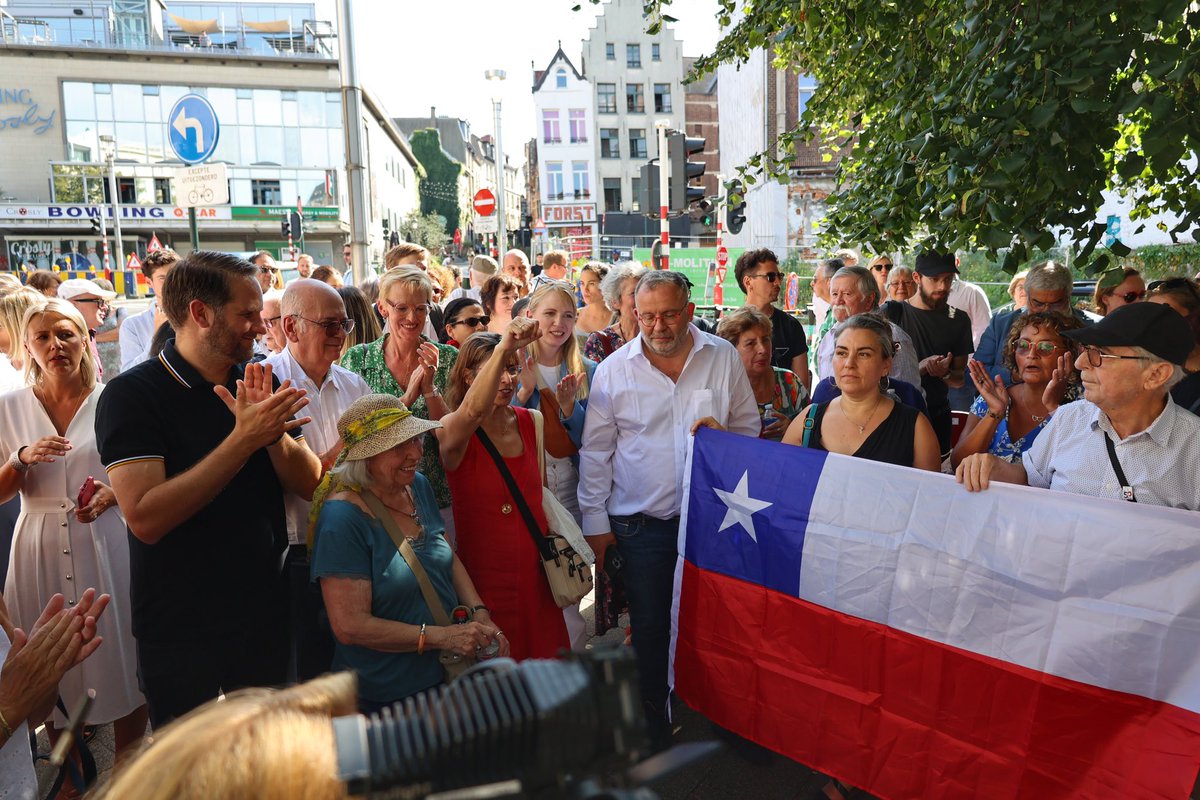 karinelalieux's tweet photo. 🇨🇱🇧🇪 Commémoration des 50 ans du coup d’état au #Chili qui a mis fin au régime socialiste du président #SalvadorAllende. L’occasion de rendre hommage au peuple #chilien qui, malgré les épreuves, a continué à lutter pour la justice, la démocratie et les droits de l'homme. https://t.co/I0n7MMo5xi