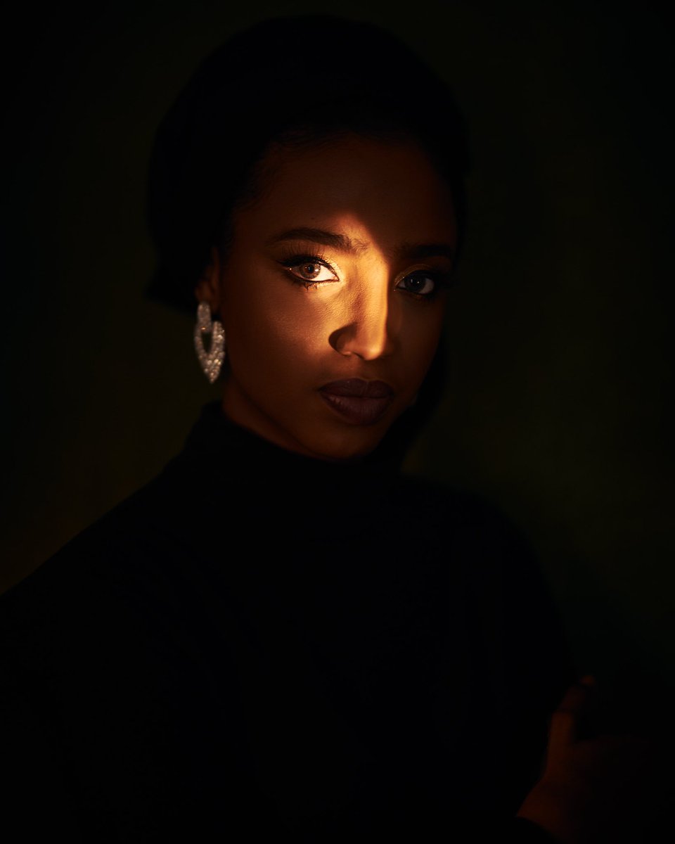 sanisegunkabir's tweet photo. How I photograph women 🖤 https://t.co/8bMzdnMtRj