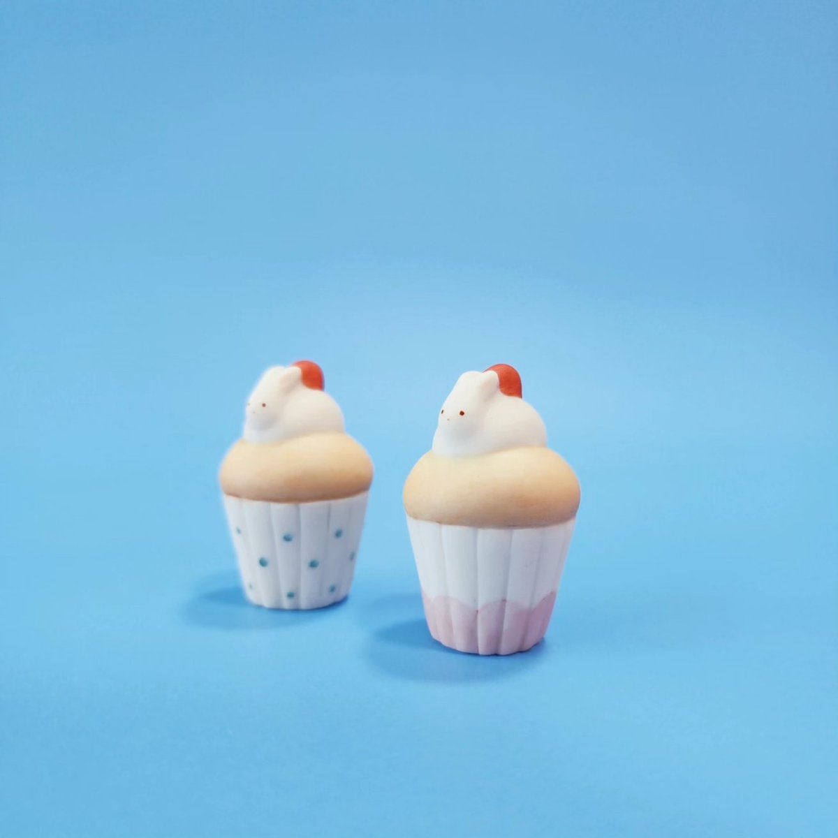 bleuminette0131's tweet photo. 토끼 컵케이크🐰🧁🍓

#ceramics #pottery #도자기 #키덜트 #인형 #토끼 #컵케이크 https://t.co/nCGsL7oqQh