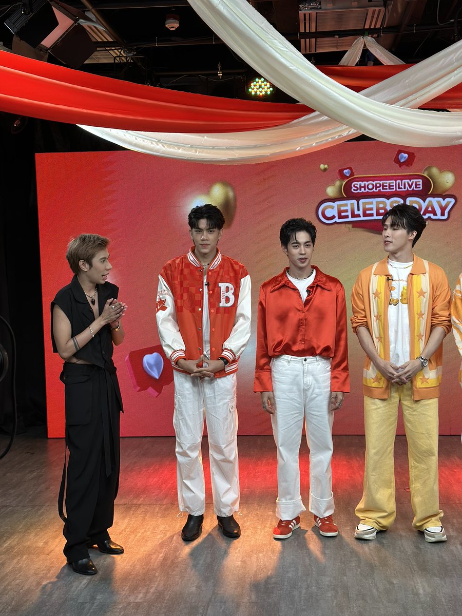 tidmassage's tweet photo. มาดูเบื้องหลังความน่ารักของน้องๆ #proxie กันนนนน 💞
#Shopee99 #shopeelive99Xproxie #ShopeeTH99  @PROXIE_Official https://t.co/8SuTtA5BE6