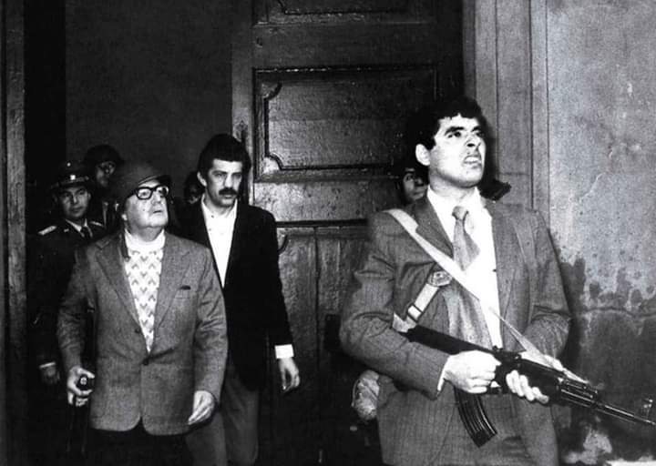 50 años del asesinato de #Allende, y su legado vive en cada uno de los corazones revolucionarios.

#AllendeVive ❤✊🏻

#LeónRevolución #PatriaBenditaYLibre #September11 #PLOMO19 <a href="/CarlosEmilioDH/">Carlos Emilio Lopez</a> <a href="/BERINGESQUIVEL/">Bering Esquivel</a> <a href="/NicaSoberana/">Tania la nica soberana</a> <a href="/DrSuazo915/">𝙎𝙪𝙖𝙯𝙤 ☭✊🏻🇵🇸</a> <a href="/tincho210/">🆃🅸🅽🅲🅷🅾️✌️</a> <a href="/MarthaLorenaGu7/">Martha Lorena Guido</a> <a href="/jguevaraNic/">AИTOИIO ⅁UƎVAЯA❤🖤✌🏽🇳🇮</a>