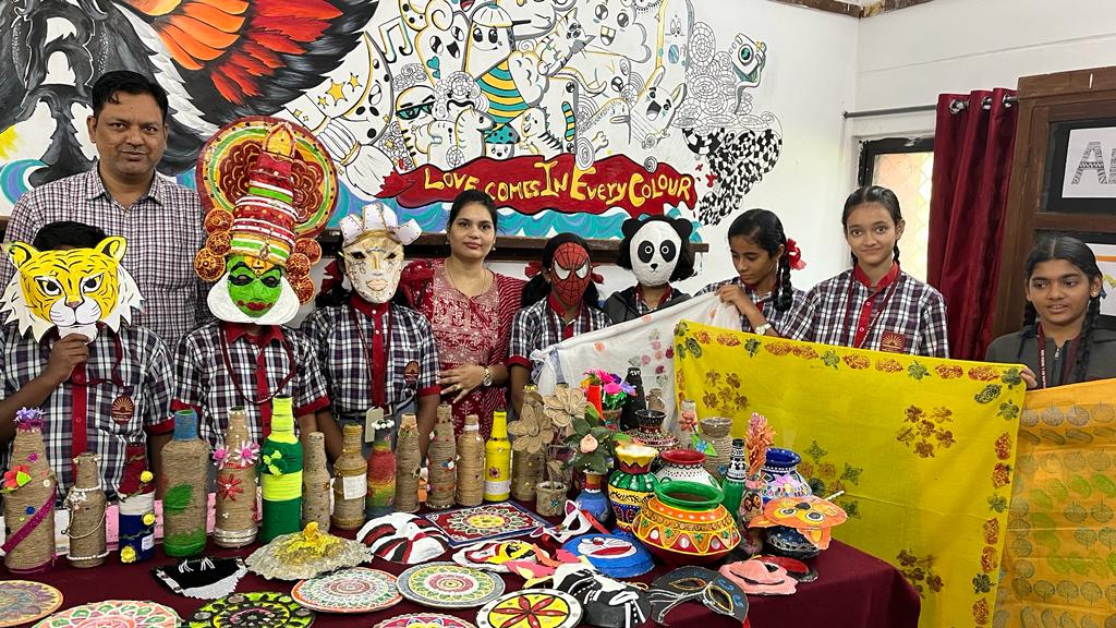 kvonevasco1's tweet photo. Children are learning block printing, mask making and handicrafts as Pre-vocational education (skill module) in class 6-8. #NEP2020

@KvsMumbai @KVS_HQ @EduMinOfIndia @cbseindia29 https://t.co/SkE2pYmdWS