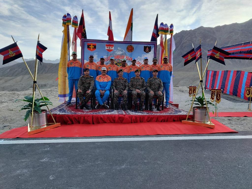 25 YEARS OF #OPVIJAY: HIGH ALTITUDE ULTRA RUN “LaTruk”

A High Altitude Ultra Run #LaTruk, is being undertaken by #ArmyOrdnanceCorps under the aegis of HQ #NorthernComd, as a tribute to our brave #martyrs to commemorate the #SilverJubilee Year of OP VIJAY.

The run has been…