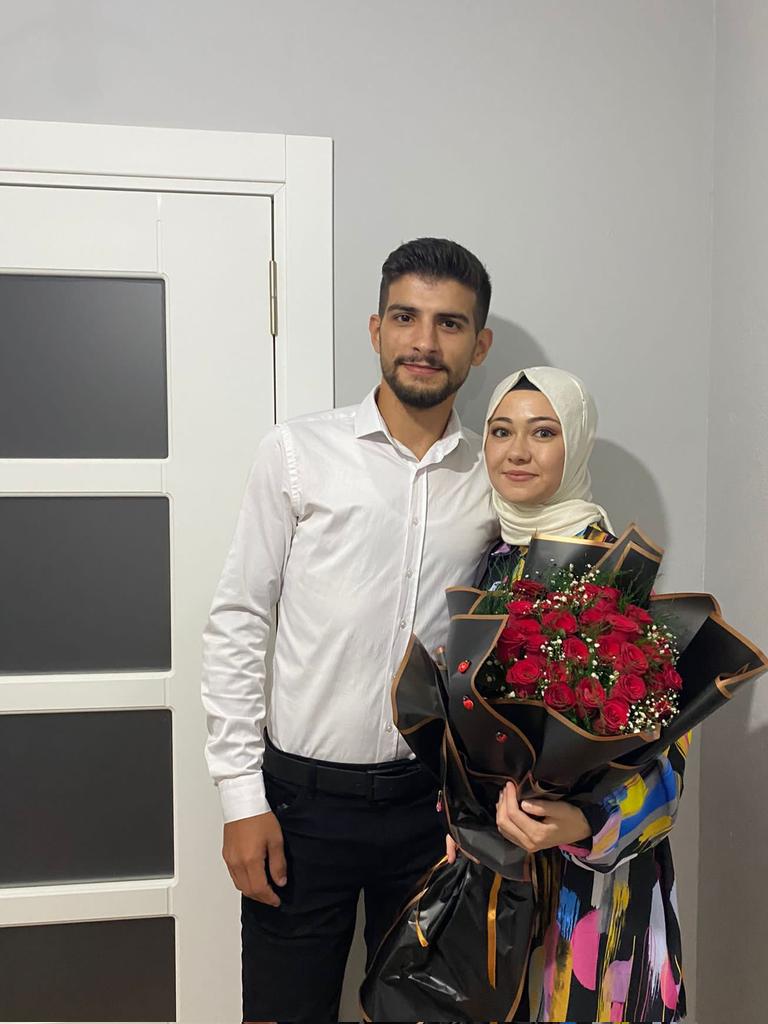 ozlemkocakoc's tweet photo. Aile tanışmamızın üzerinden 2 sene geçmiş 🥰 Şimdi aynı evin içinde 2 kişilik çekirdek bir aileyiz ❤️ https://t.co/351kD82hWj