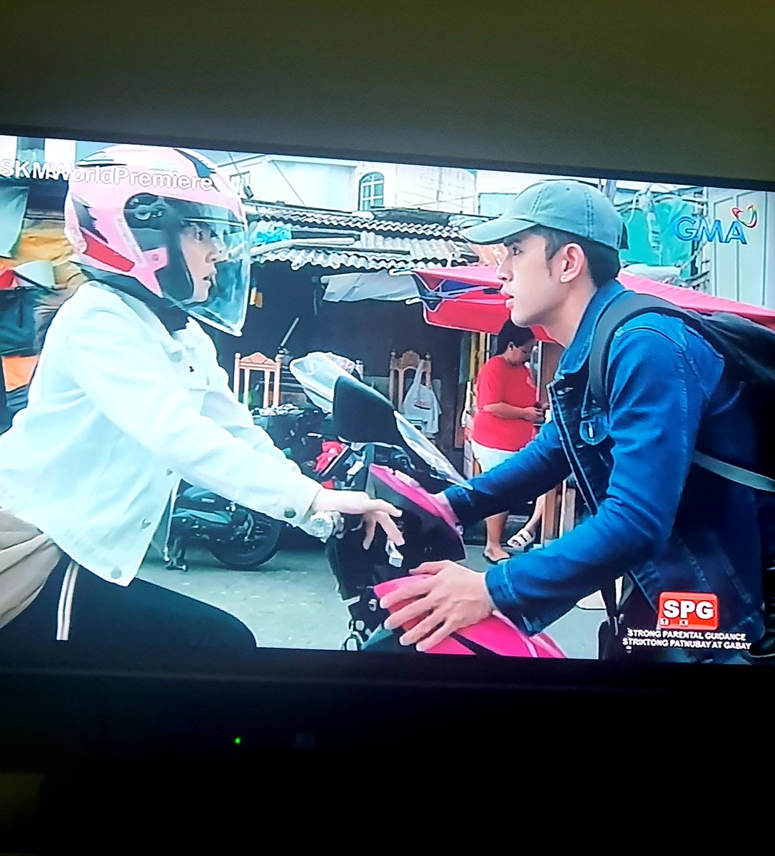 Binibining_d_'s tweet photo. Papa: Ay, nagkita sila ni Klay. 😃

Hindi pa ata nakakamove-on tatay ko sa MCAI 🤣
#MSKMWorldPremiere https://t.co/vCcIu3XN3D